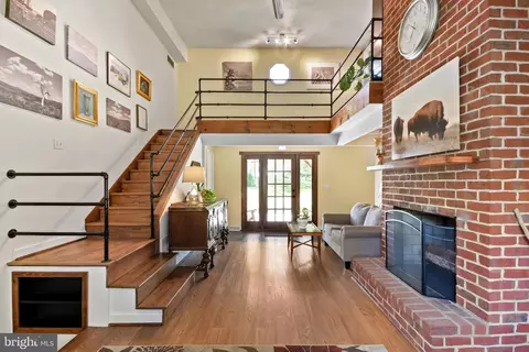 Entry Way - 11628 White Hall Rd, Smithsburg, MD 21783 photo 1 of 15