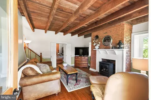 Living - 11628 White Hall Rd, Smithsburg, MD 21783 photo 3 of 4