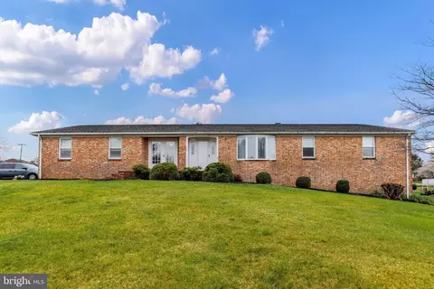 210 Della Ln, Boonsboro, MD 21713