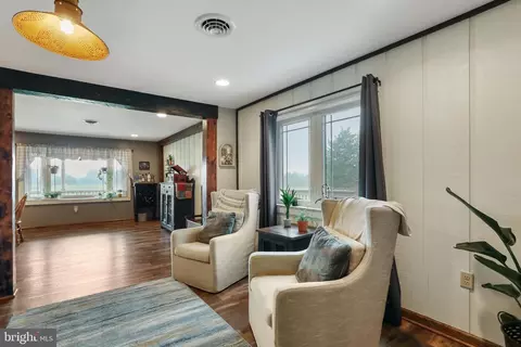 Living - 15542 Broadfording Rd, Clear Spring, MD 21722 photo 3 of 9