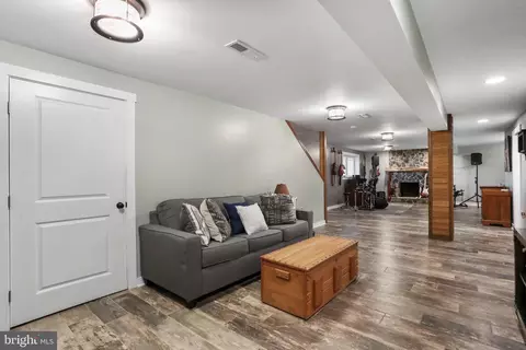 Living - 15542 Broadfording Rd, Clear Spring, MD 21722 photo 8 of 9