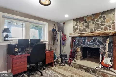 Living - 15542 Broadfording Rd, Clear Spring, MD 21722 photo 9 of 9