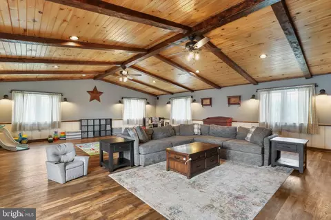 Living - 15542 Broadfording Rd, Clear Spring, MD 21722 photo 4 of 9