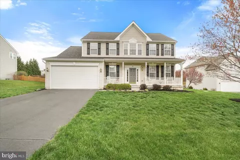18 Farragut Dr, Keedysville, MD 21756
