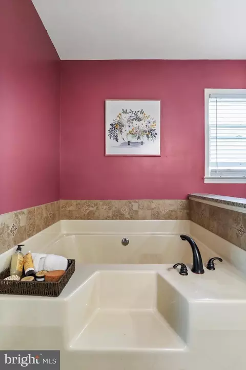 Bath - 14628 Saint Paul Rd, Clear Spring, MD 21722 photo 3 of 6