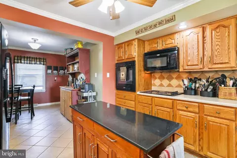 Kitchen - 14628 Saint Paul Rd, Clear Spring, MD 21722 photo 4 of 6
