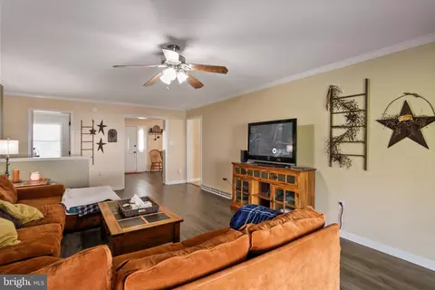 Living - 14628 Saint Paul Rd, Clear Spring, MD 21722 photo 2 of 4