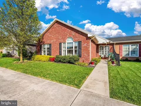 618 Tudor Dr, Hagerstown, MD 21742