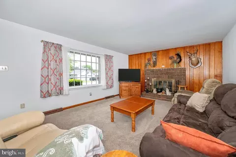 22053 Mohawk Dr, Smithsburg, MD 21783 photo 4