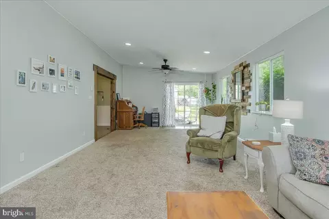 Living - 13 Chips Ct, Smithsburg, MD 21783 photo 1 of 2