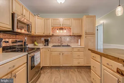 Kitchen - 13 Chips Ct, Smithsburg, MD 21783 photo 2 of 2