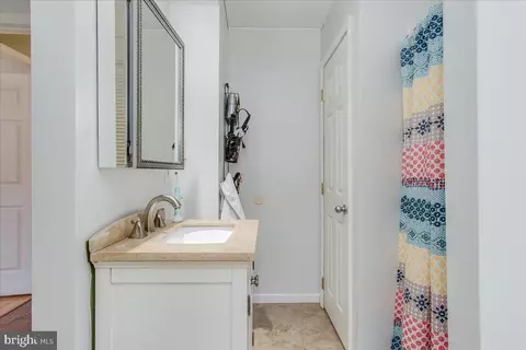 Bath - 13 Chips Ct, Smithsburg, MD 21783 photo 2 of 3