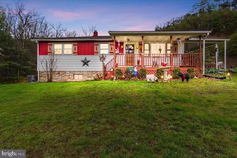 14040 Hollow Rd, Hancock, MD 21750