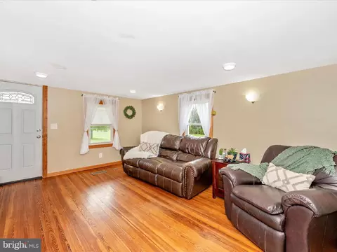 Living - 13629 Westview Dr, Clear Spring, MD 21722 photo 2 of 6