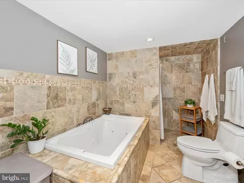 Bath - 13629 Westview Dr, Clear Spring, MD 21722 photo 1 of 5