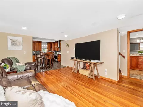 Living - 13629 Westview Dr, Clear Spring, MD 21722 photo 5 of 6