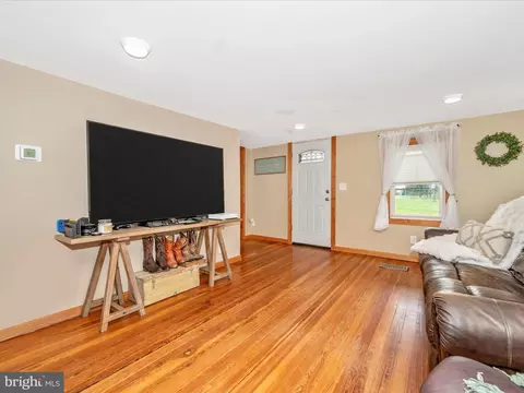 Living - 13629 Westview Dr, Clear Spring, MD 21722 photo 4 of 6
