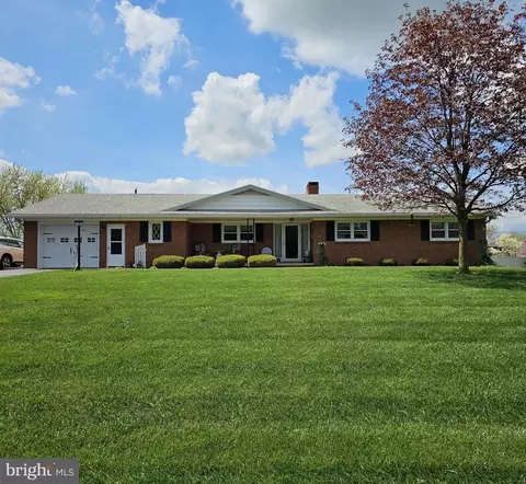 13936 Blue Mountain Dr, Maugansville, MD 21767