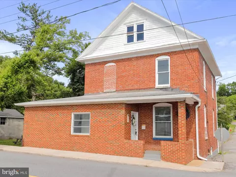 114 N Pennsylvania Ave, Hancock, MD 21750