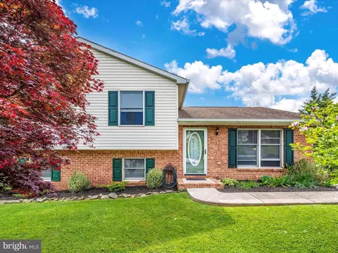 65 Amanda Dr, Smithsburg, MD 21783