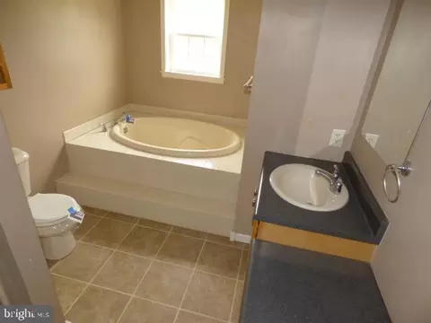 Bath - 13623 Westview Dr, Clear Spring, MD 21722 photo 2 of 2