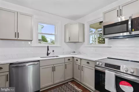 Kitchen - 809 Frederick St, Hagerstown, MD 21740 photo 2 of 5