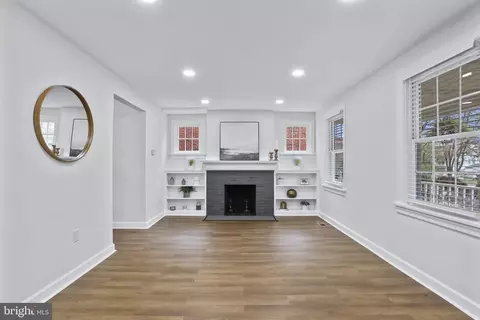 Living - 809 Frederick St, Hagerstown, MD 21740 photo 2 of 2