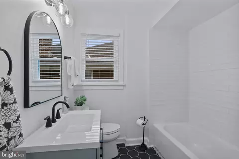 Bath - 809 Frederick St, Hagerstown, MD 21740 photo 1 of 2