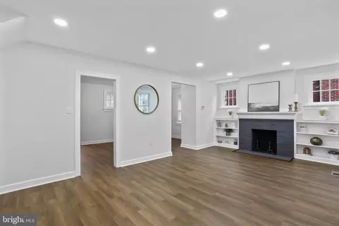 Living - 809 Frederick St, Hagerstown, MD 21740 photo 1 of 2