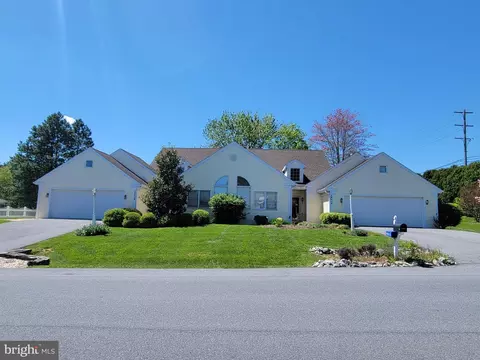13412 Arbor Dr, Hagerstown, MD 21742
