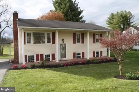 12028 Greendale Dr, Hagerstown, MD 21742