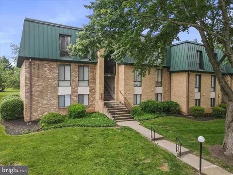 1018 Brinker Dr #301, Hagerstown, MD 21740