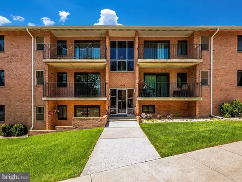 1745 Edgewood Hill Cir #101, Hagerstown, MD 21740