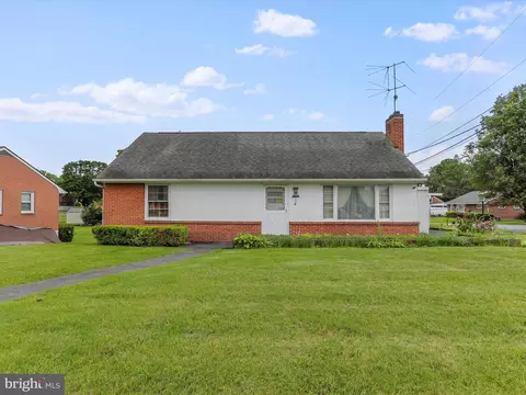 18315 Summerlin Dr, Hagerstown, MD 21740