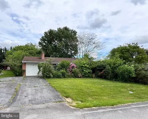 10913 Rosewood Dr, Hagerstown, MD 21740