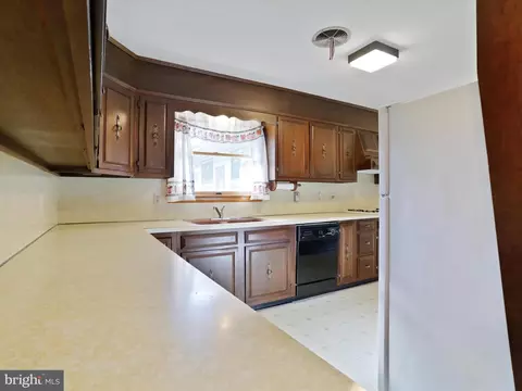Kitchen - 8127 Mapleville Rd, Boonsboro, MD 21713 photo 2 of 3