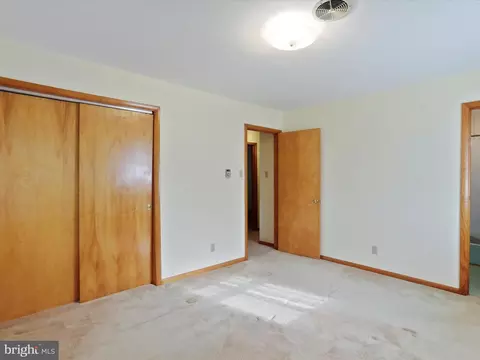 Bedroom - 8127 Mapleville Rd, Boonsboro, MD 21713 photo 5 of 9