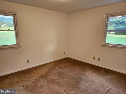 Bedroom - 8127 Mapleville Rd, Boonsboro, MD 21713 photo 8 of 9