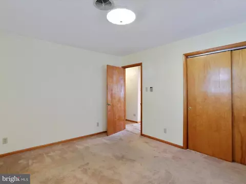 Bedroom - 8127 Mapleville Rd, Boonsboro, MD 21713 photo 3 of 9