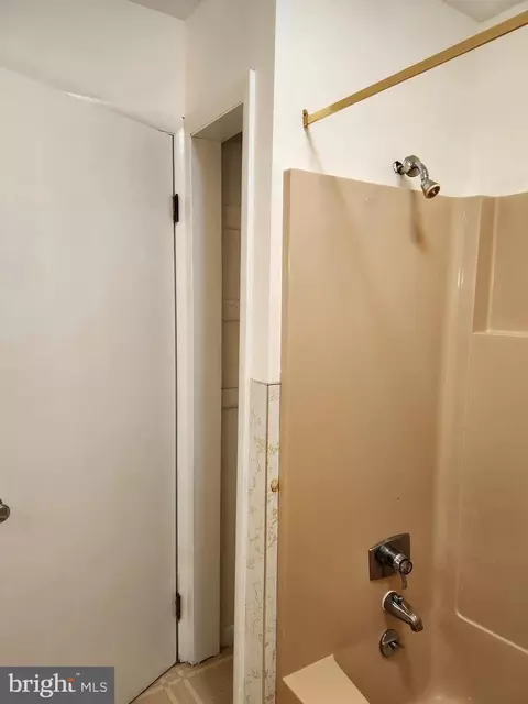 Bath - 8127 Mapleville Rd, Boonsboro, MD 21713 photo 3 of 4