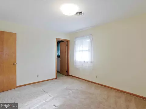 Bedroom - 8127 Mapleville Rd, Boonsboro, MD 21713 photo 6 of 9