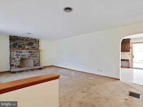Living - 8127 Mapleville Rd, Boonsboro, MD 21713 photo 2 of 8