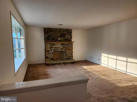 Living - 8127 Mapleville Rd, Boonsboro, MD 21713 photo 6 of 8