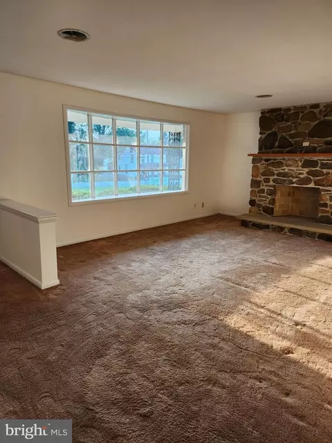 Living - 8127 Mapleville Rd, Boonsboro, MD 21713 photo 4 of 8