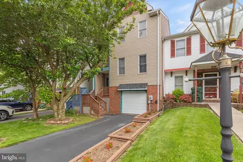 653 Knightsbridge Dr, Hagerstown, MD 21740