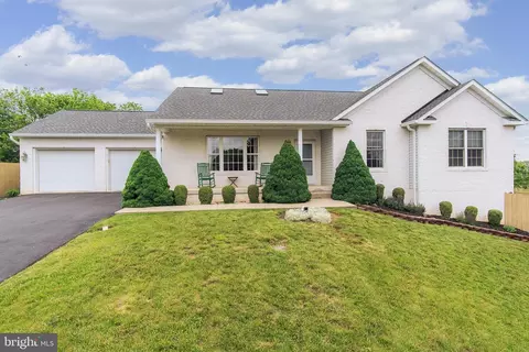 13105 Primrose Ln, Hagerstown, MD 21742