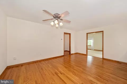 Living - 41 Amanda Dr, Smithsburg, MD 21783 photo 4 of 8