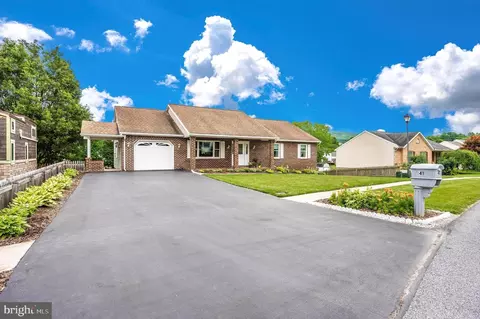 Exterior - 41 Amanda Dr, Smithsburg, MD 21783 photo 2 of 8