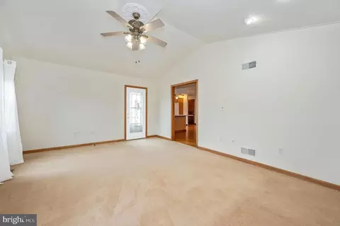 Living - 41 Amanda Dr, Smithsburg, MD 21783 photo 8 of 8