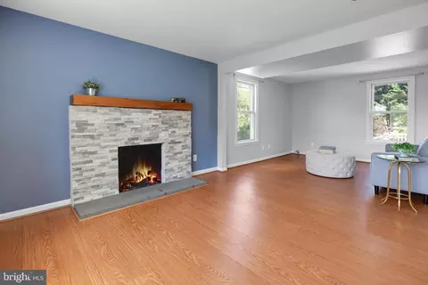Living - 100 E Green St, Funkstown, MD 21734 photo 1 of 2